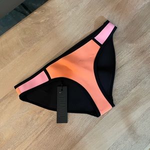 New Triangl Poppy Peach Soda Neoprene Bottom